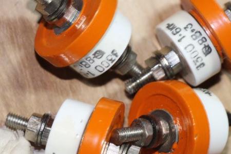 真空開關(guān)管的氣密絕緣系統(tǒng)、屏蔽系統(tǒng)以及導(dǎo)電系統(tǒng)